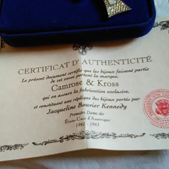 Jacqueline Kennedy's Cross Necklace - Picture 10 of 13